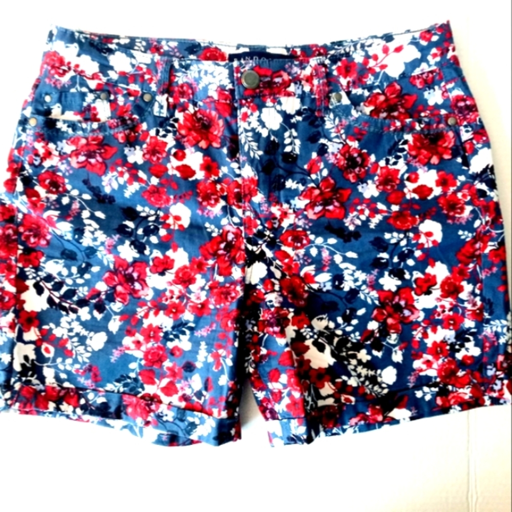 Bandelino Amy Short women's size 8 red white blue floral shorts.